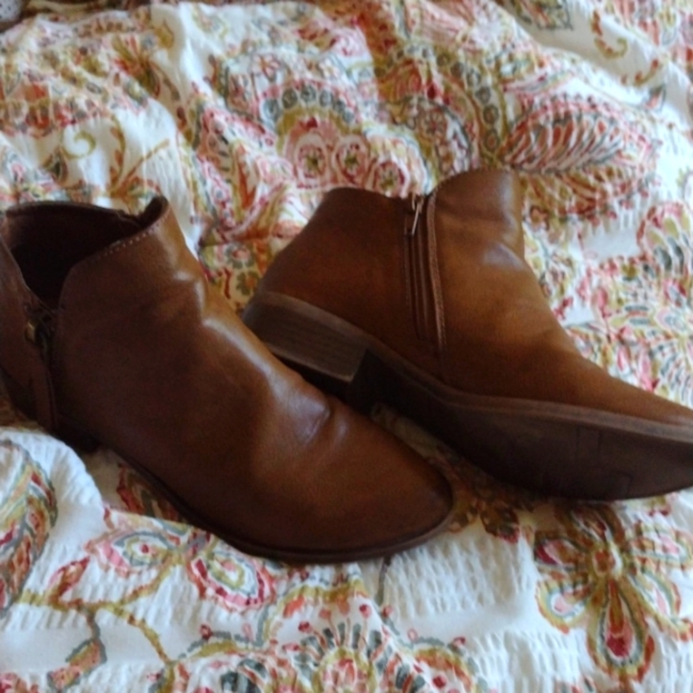 COPY - COPY - Boots size 9